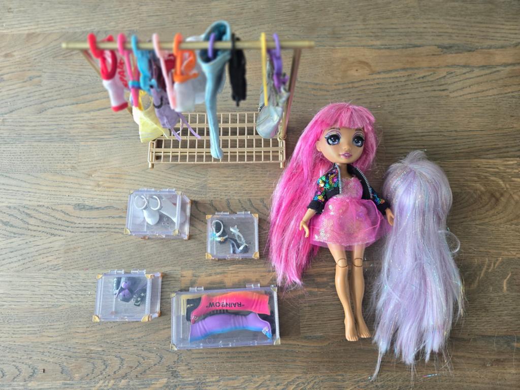 Rainbow High pop met kledingrek en extra kleding, Ophalen of Verzenden