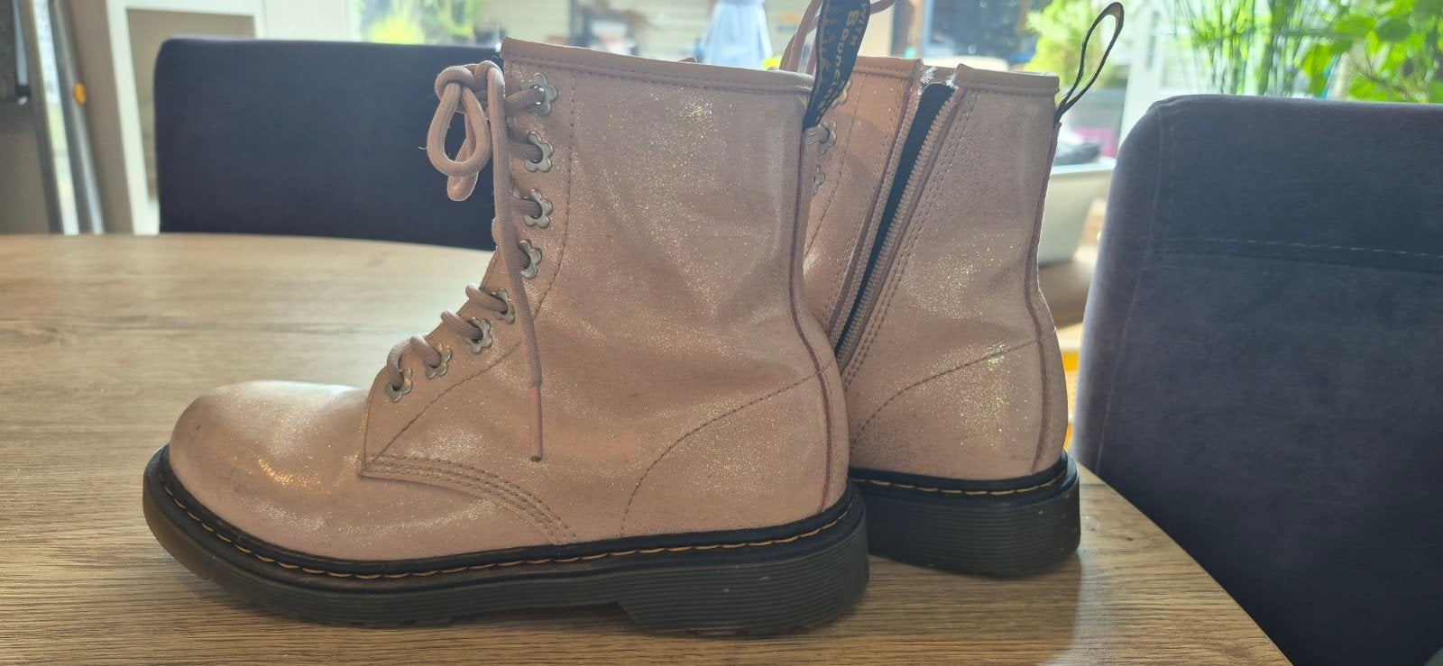 Dr martens maat 37 roze met glitter, Kinderen en Baby's, Kinderkleding | Schoenen en Sokken, Ophalen of Verzenden, Zo goed als nieuw