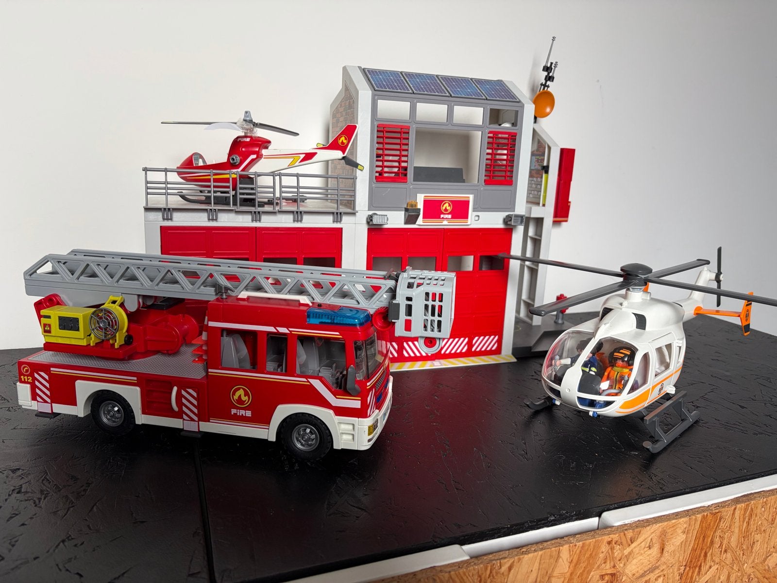 Playmobil Brandweerkazerne met brandweerwagen en helikopters