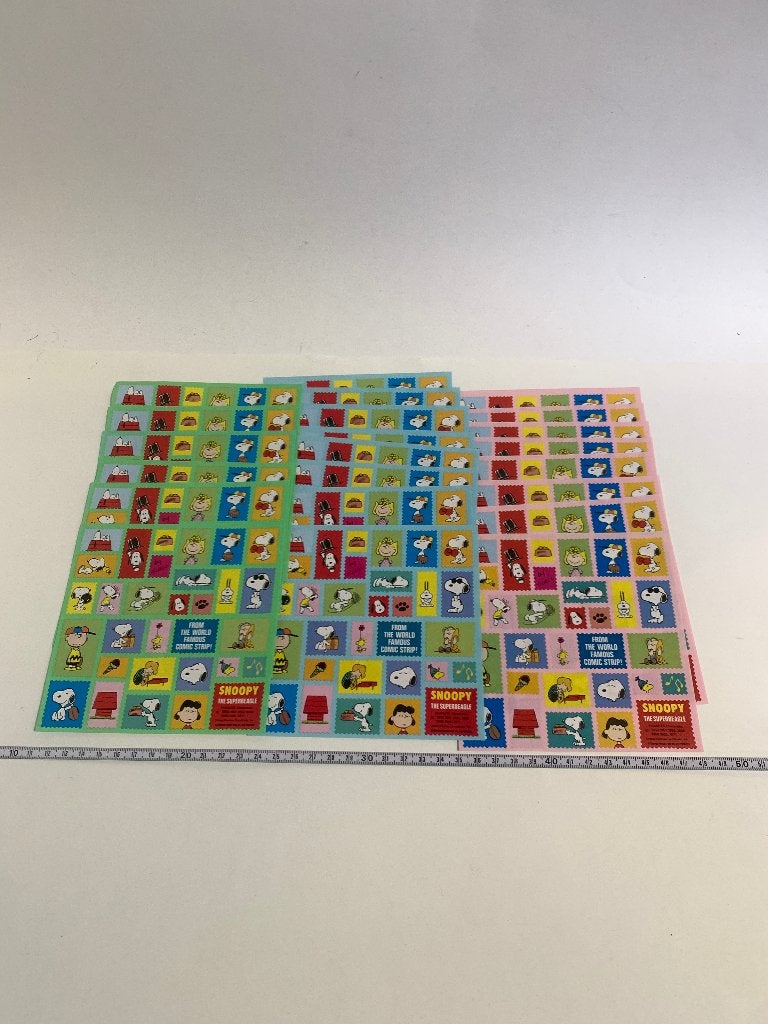 22 Peanuts karakters Snoopy the superbeagle vouwblaadjes, Verzamelen, Stripfiguren, Ophalen of Verzenden, Snoopy, Zo goed als nieuw