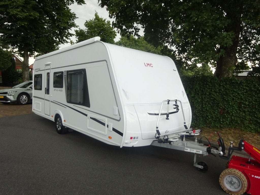 LMC Style 450 Met Queensbed en Mover, Caravans en Kamperen, Caravans, Standaardzit, Bedrijf, 6 tot 7 meter, Overige typen