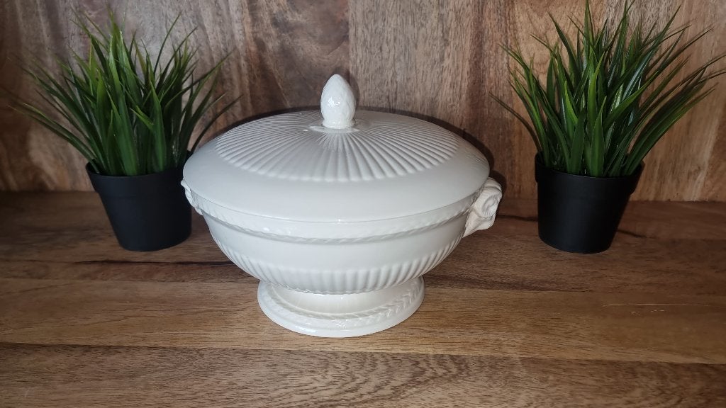 Wedgwood Edme Dekschaal 18 cm, Ophalen of Verzenden, Zo goed als nieuw, Aardewerk, Schaal of Schalen