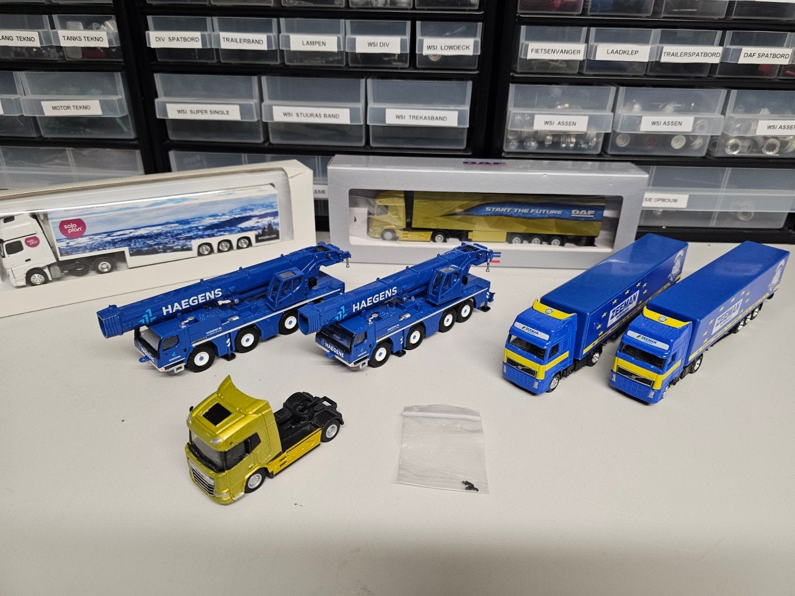 partijtje 1:87 modellen verbouw en nieuw., Ophalen, Nieuw, Bus of Vrachtwagen, AWM