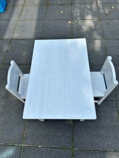 kindertafel met 2 stoeltjes van Ikea, Ophalen, Zo goed als nieuw, Tafel(s)