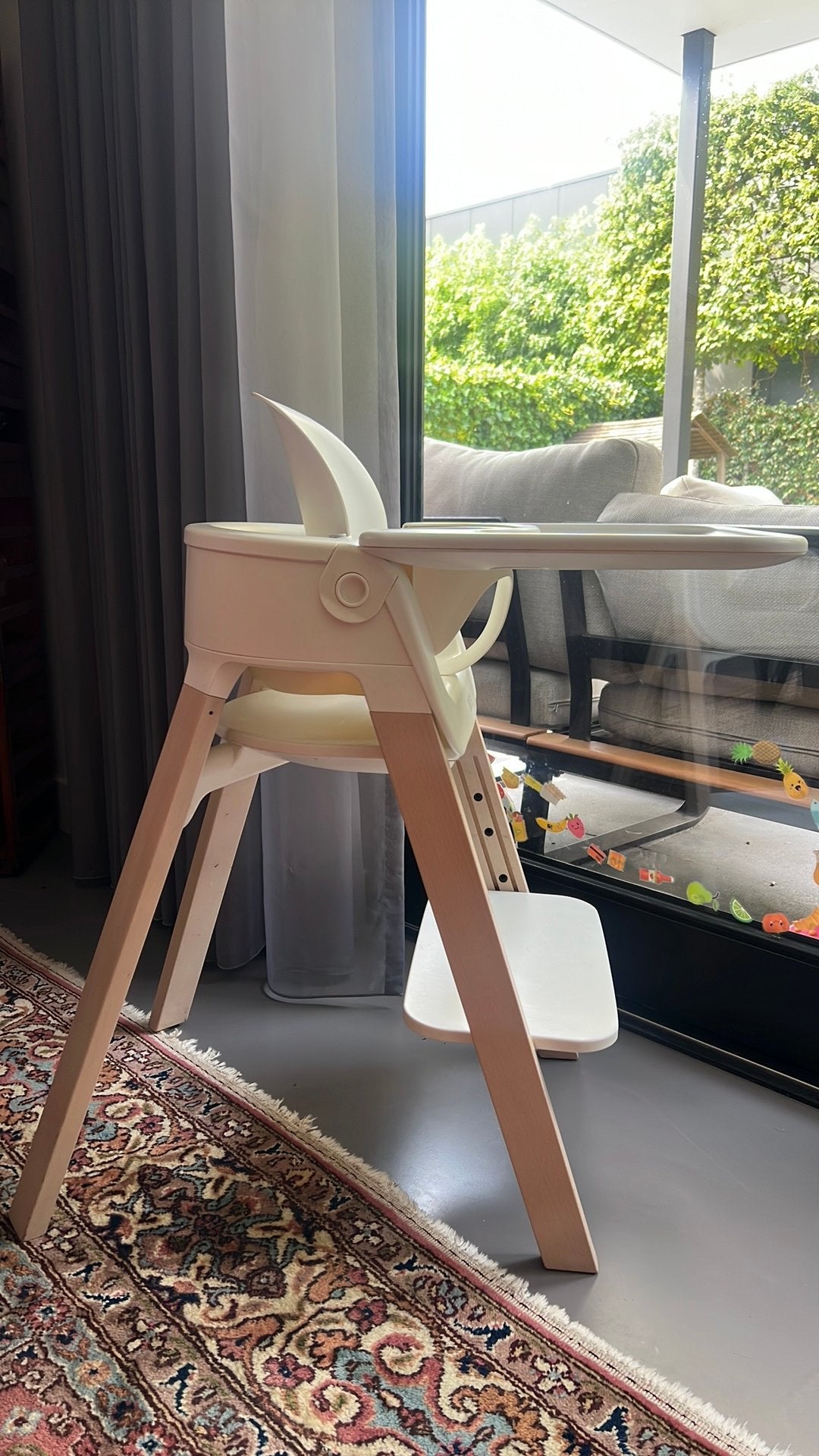 STOKKE Mee-eetstoel met eetblad en verstelbare zitting, Ophalen, Gebruikt, Meegroeistoel, Aanschuifbaar