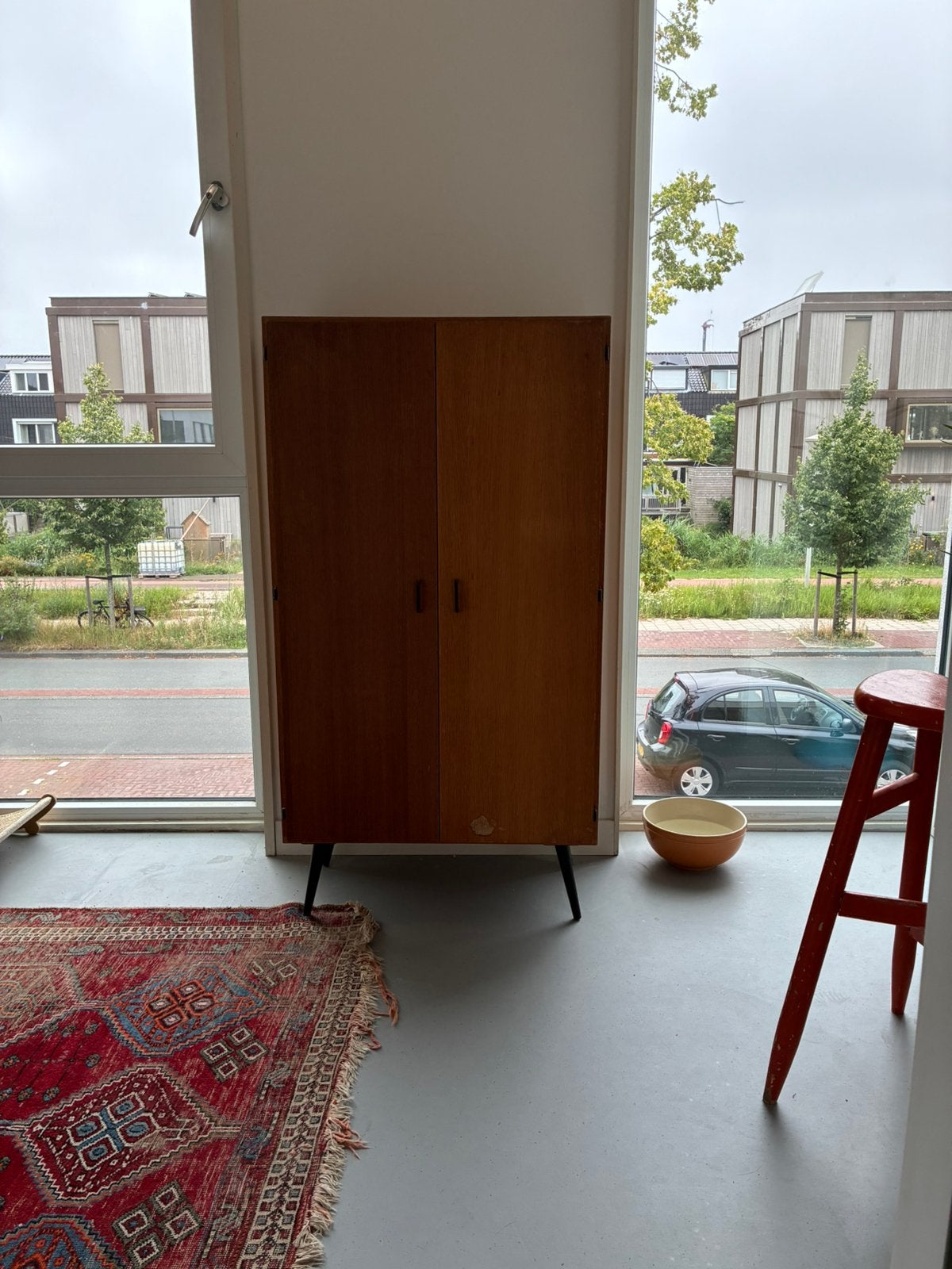Vintage kast op pootjes, Ophalen, Gebruikt