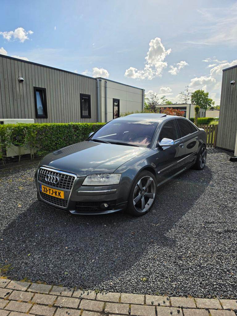 Audi S8 5.2 331KW Quattro AUT 2006 Grijs, Auto's, Audi, Automaat, Zwart, 5204 cc, 120 €/maand