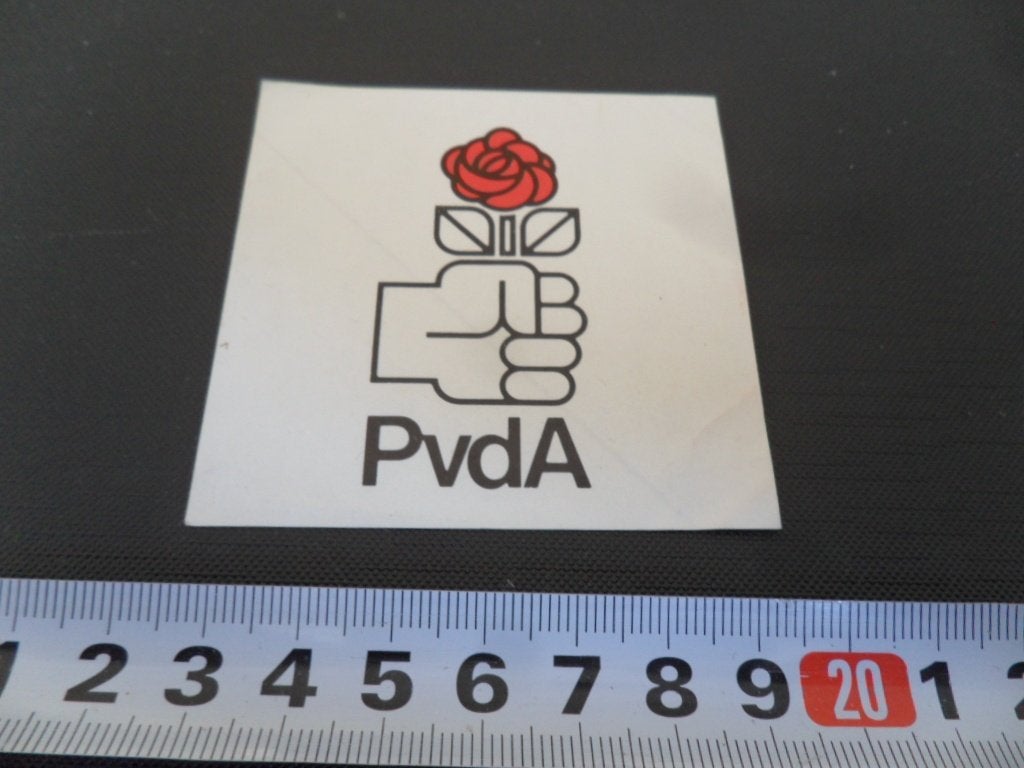sticker politiek logo op wit PvdA roos, Ophalen, Zo goed als nieuw