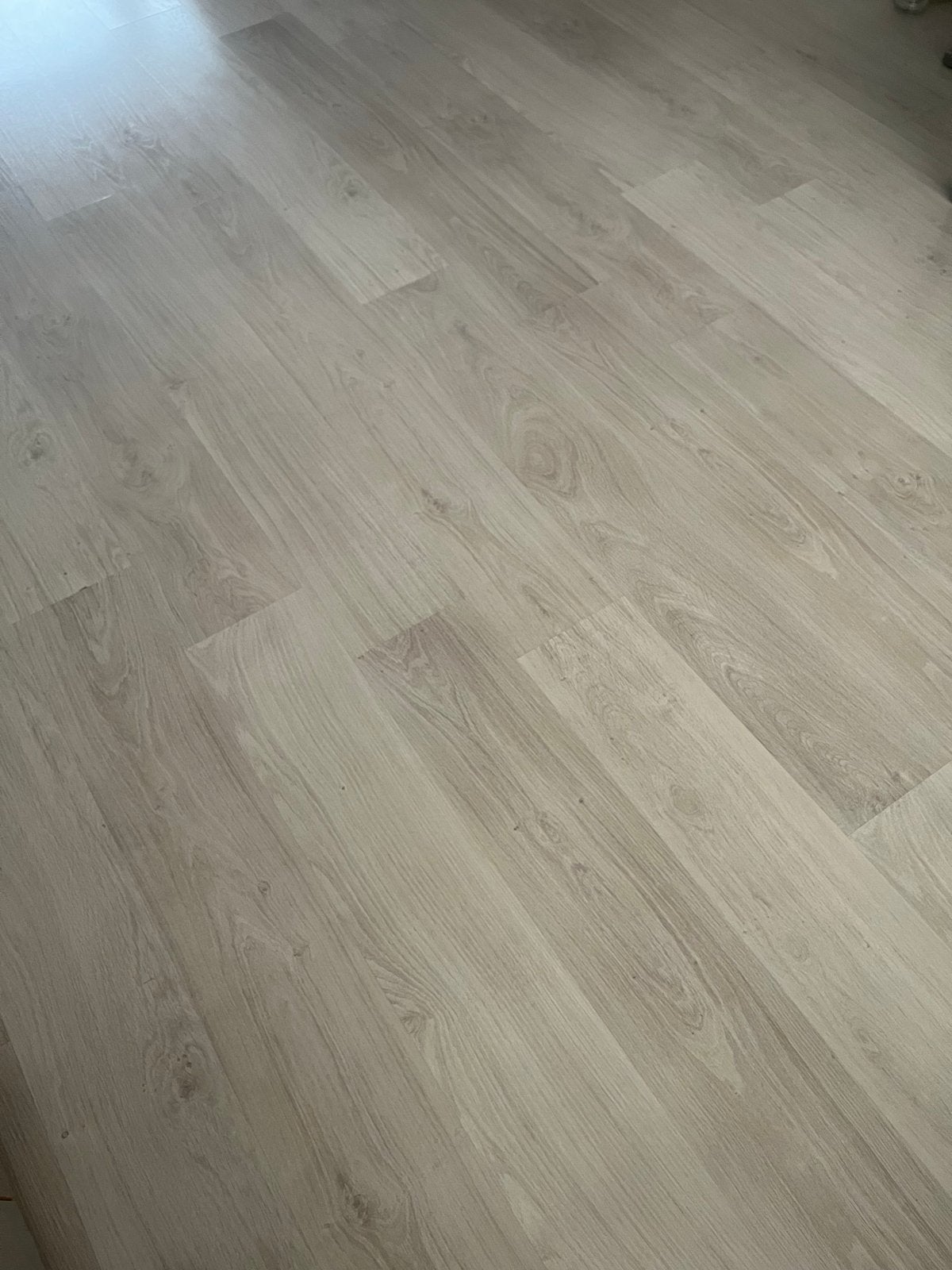 Laminaat (ca. 21m²) met ondervloer en plinten, Huis en Inrichting, Stoffering | Vloerbedekking, Ophalen, Gebruikt, Grijs, 10 tot 25 m²