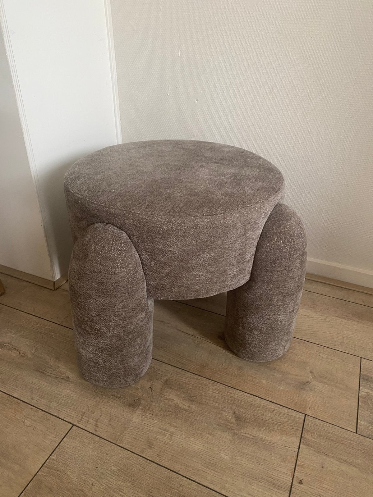 Poef kwantum taupe, Huis en Inrichting, Banken | Voetenbanken en Poefen, Ophalen, Nieuw, Rond, Minder dan 50 cm