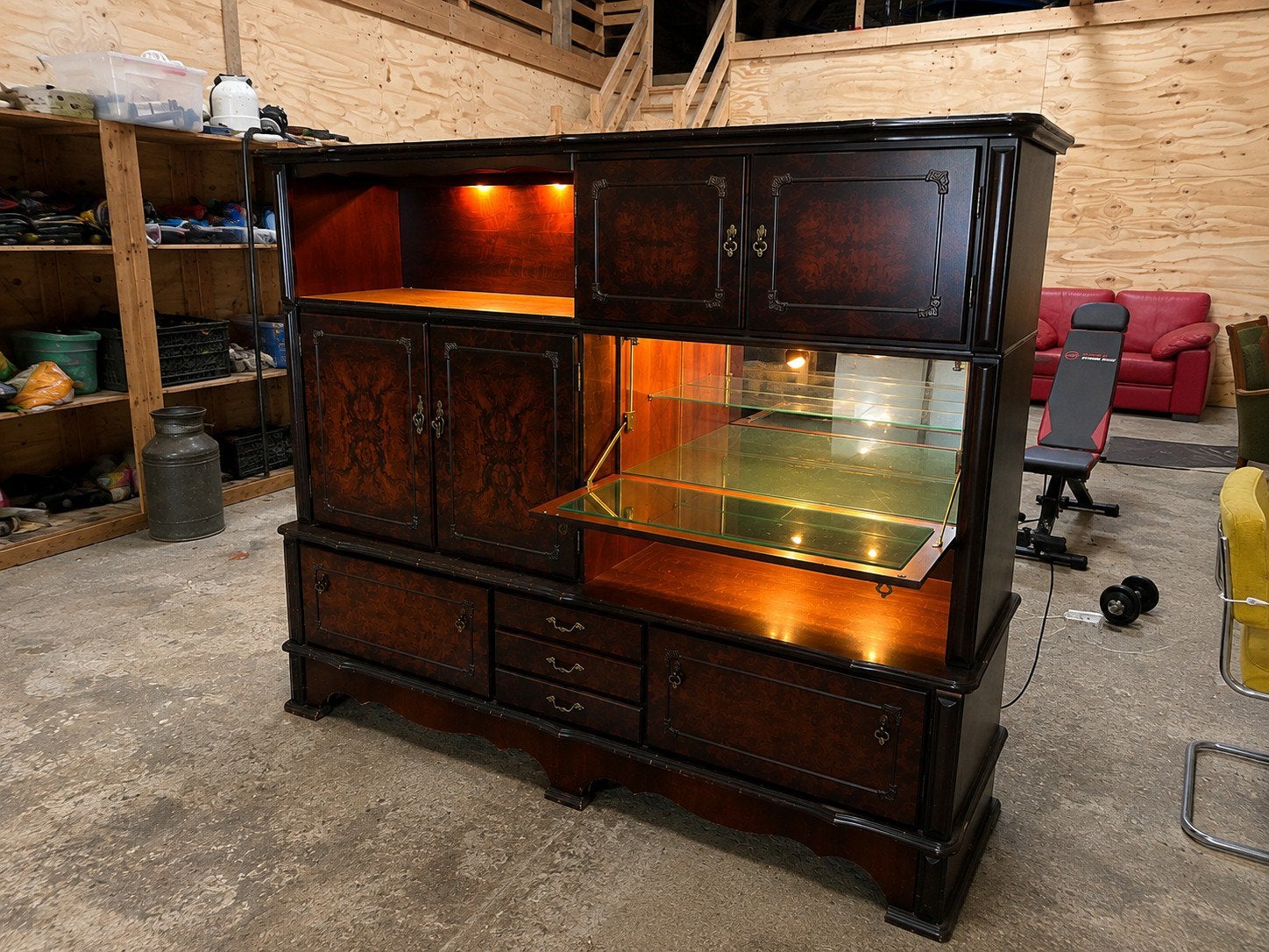 Prachtige klassieke kast-wortelnoten-verlichting, Antiek en Kunst, Ophalen