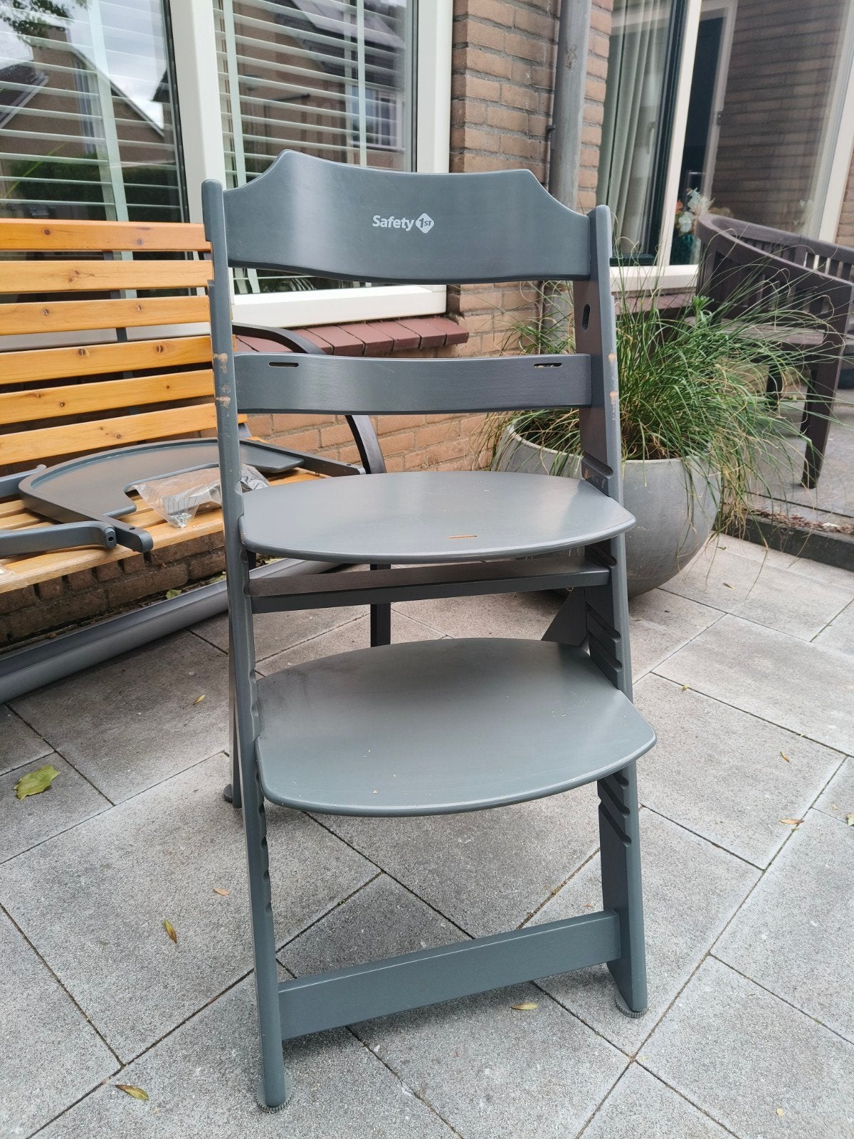Safety First Eetstoel Grijs, Kinderen en Baby's, Kinderstoelen, Ophalen, Gebruikt, Meegroeistoel, Gordel(s)