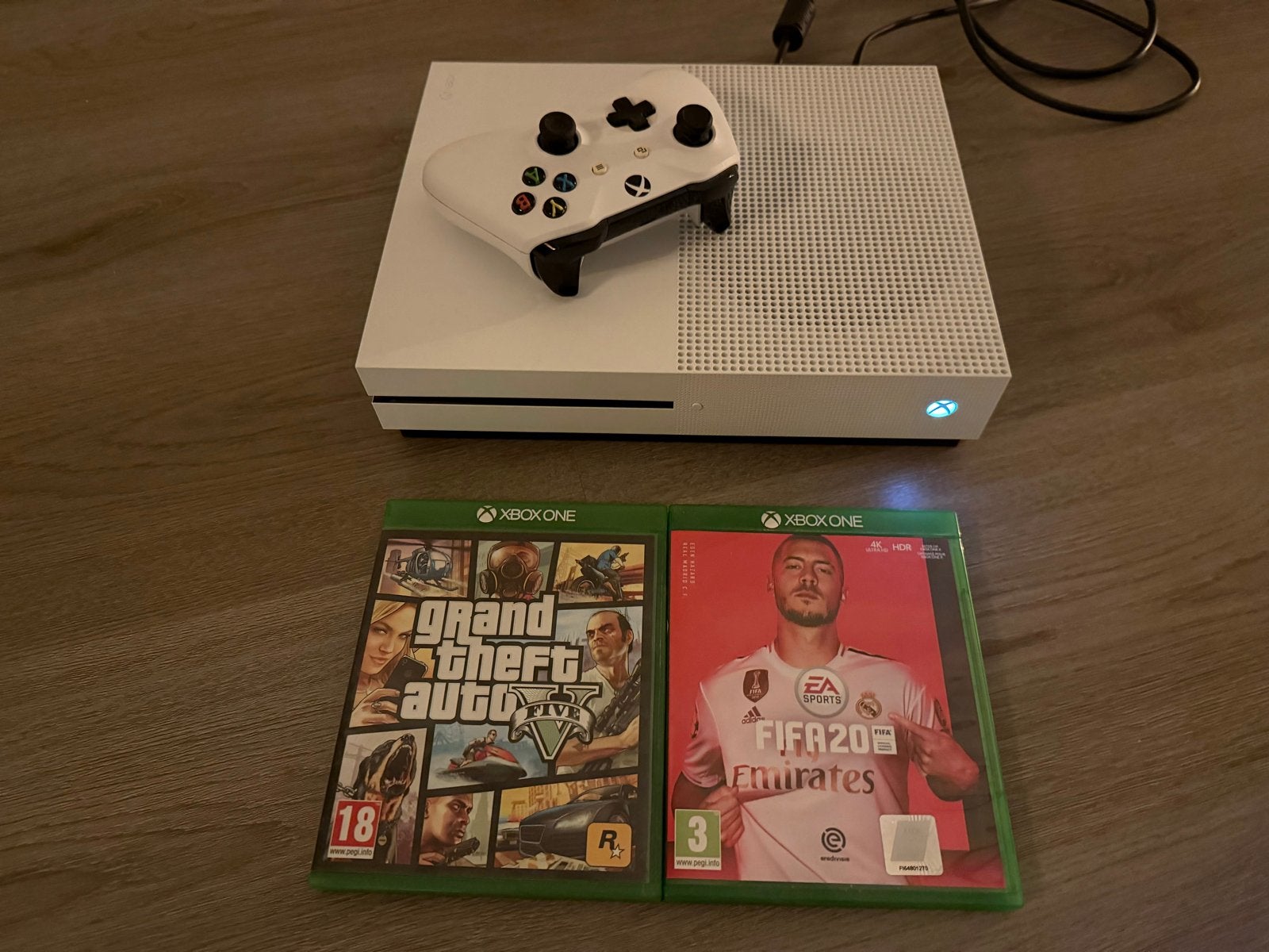 Xbox One S 500GB met controller en 2 spellen (GTA V, FIFA20), Xbox One S, Ophalen of Verzenden, Zo goed als nieuw, Met 1 controller