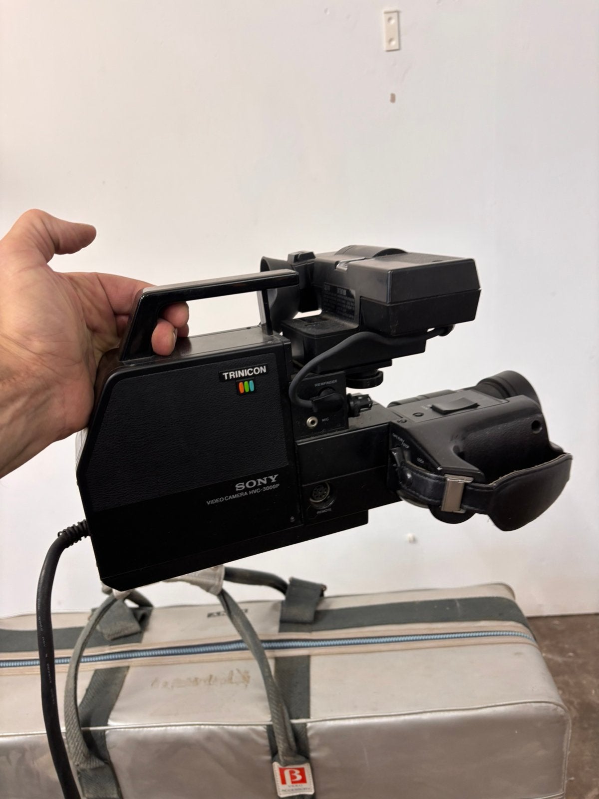 Sony Trinicon HVC-3000P videocamera met accessoires, Ophalen, Mini dv, 20x of meer, Zo goed als nieuw