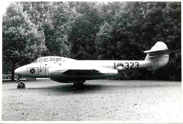 Vliegtuigen van de Koninklijke Luchtmacht., Ophalen of Verzenden, Zo goed als nieuw, Kaart, Foto of Prent