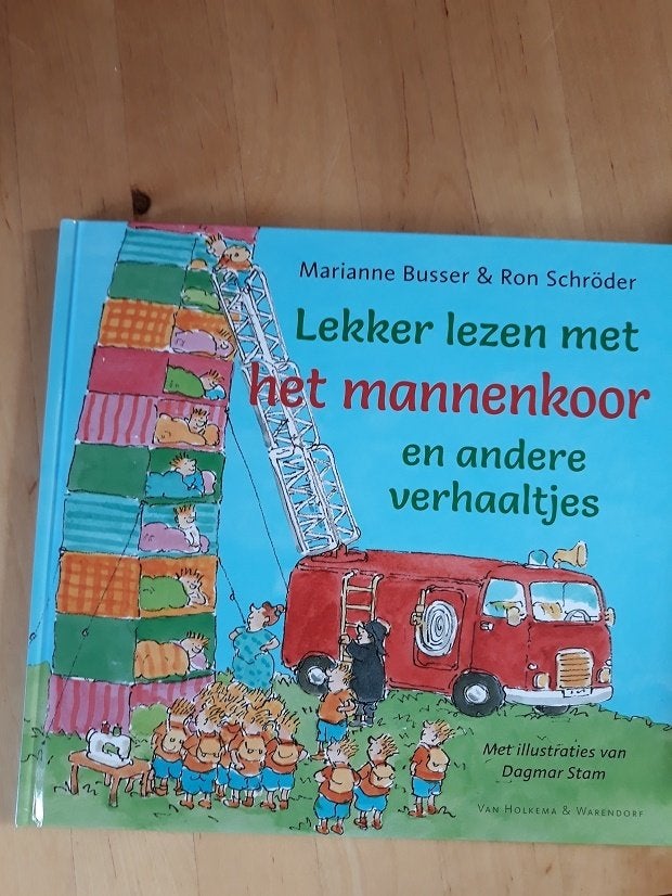 LEKKER  LEZEN  MET  HET  MANNENKOOR  van Marianne Busser, Ophalen of Verzenden, Nieuw, Fictie algemeen