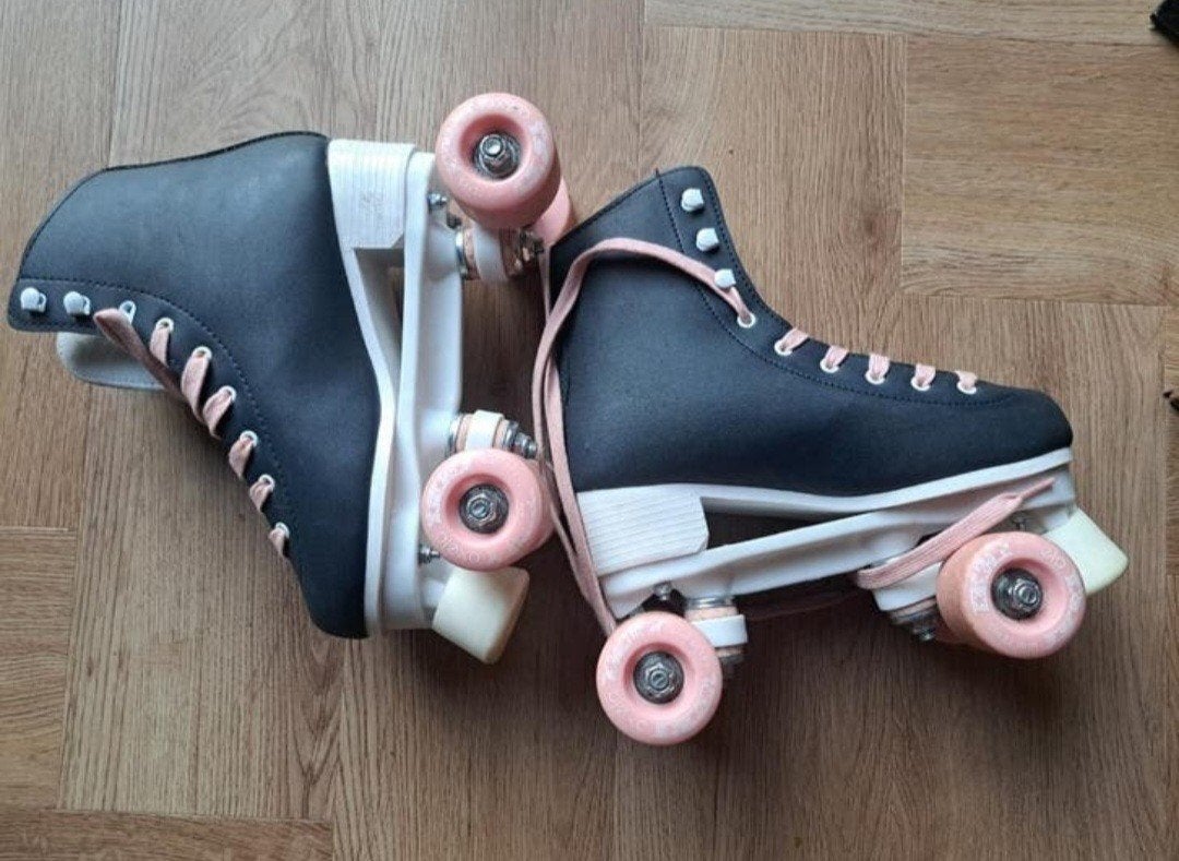 Rolschaatsen blauw met roze 38 in nieuwstaat., Sport en Fitness, Skeelers, Ophalen of Verzenden, Zo goed als nieuw