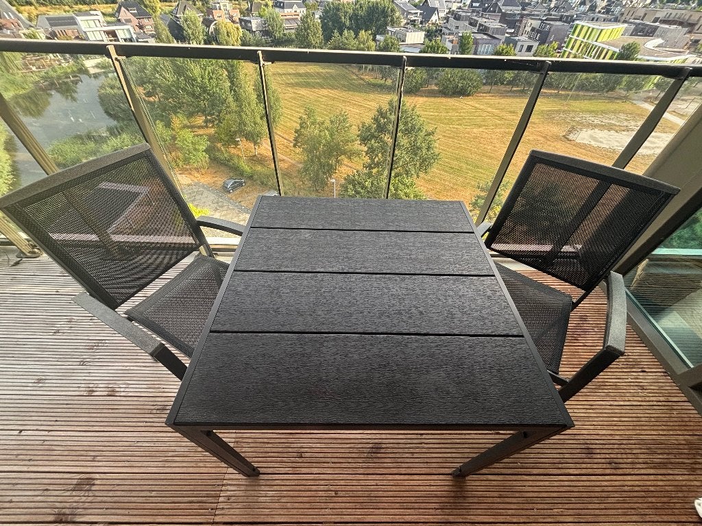 JYSK MADERUP balkonset – tafel + 2 stoelen – zwart, Aluminium, Zo goed als nieuw, Tuinset, Eettafel