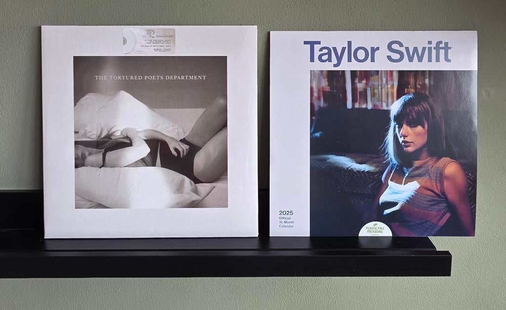 Set Taylor Swift lp  en kalender nieuw in verpakking, Cd's en Dvd's, Vinyl | Pop, Ophalen of Verzenden, Nieuw in verpakking, 12 inch