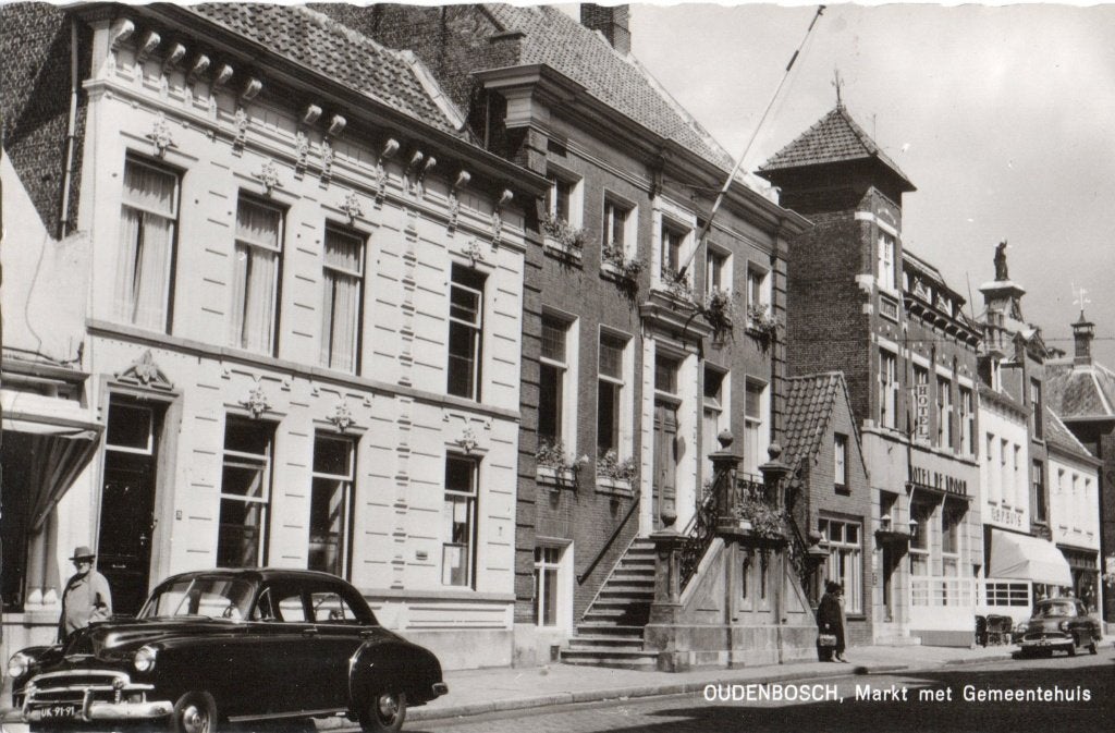 Oudenbosch, Markt met Gemeentehuis. 6832, Verzamelen, Ansichtkaarten | Nederland, Verzenden, 1960 tot 1980, Ongelopen, Noord-Brabant