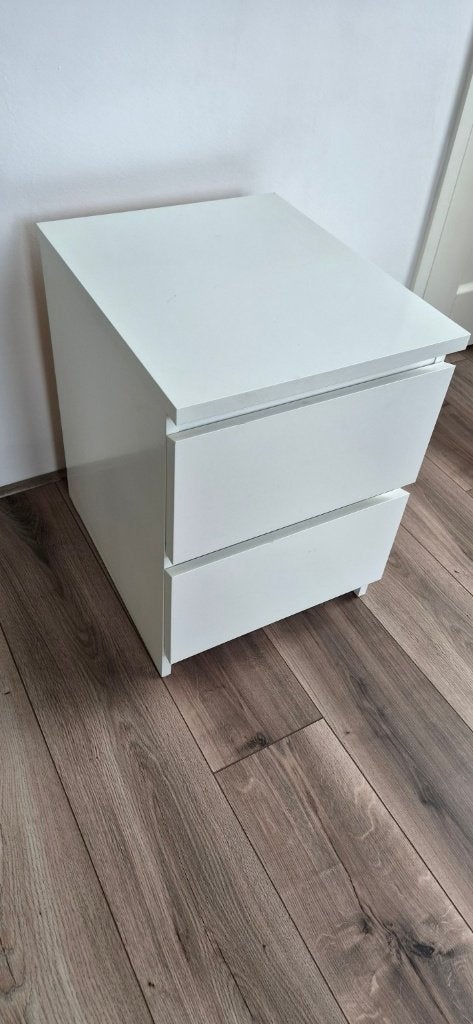IKEA MALM nachtkastje / ladekastje 2 lades wit, Huis en Inrichting, Slaapkamer | Nachtkastjes, Ophalen, Minder dan 45 cm, 55 tot 70 cm