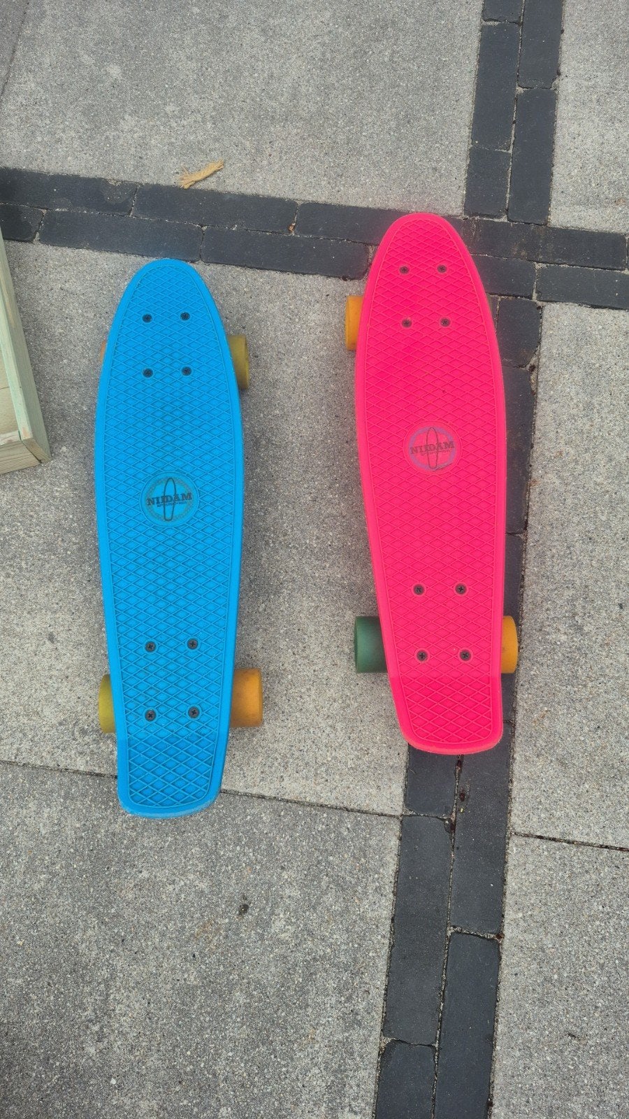 Nijdam Flip grip Skateboard Set - Blauw & Roze, Ophalen, Zo goed als nieuw