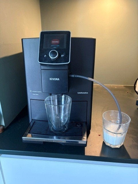 koffiemachine Nivona, Witgoed en Apparatuur, Ophalen, Afneembaar waterreservoir, Gebruikt, Koffiemachine