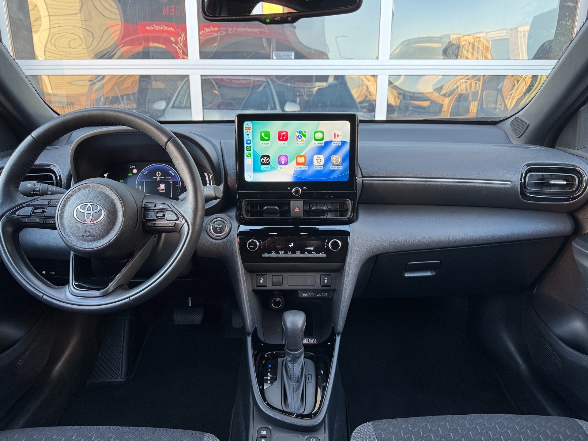 Toyota Yaris Cross 1.5 Hybrid 115 Dynamic|Apple CarPlay/Andr, Auto's, Toyota, 12 maanden, Stof, Gebruikt, Zwart