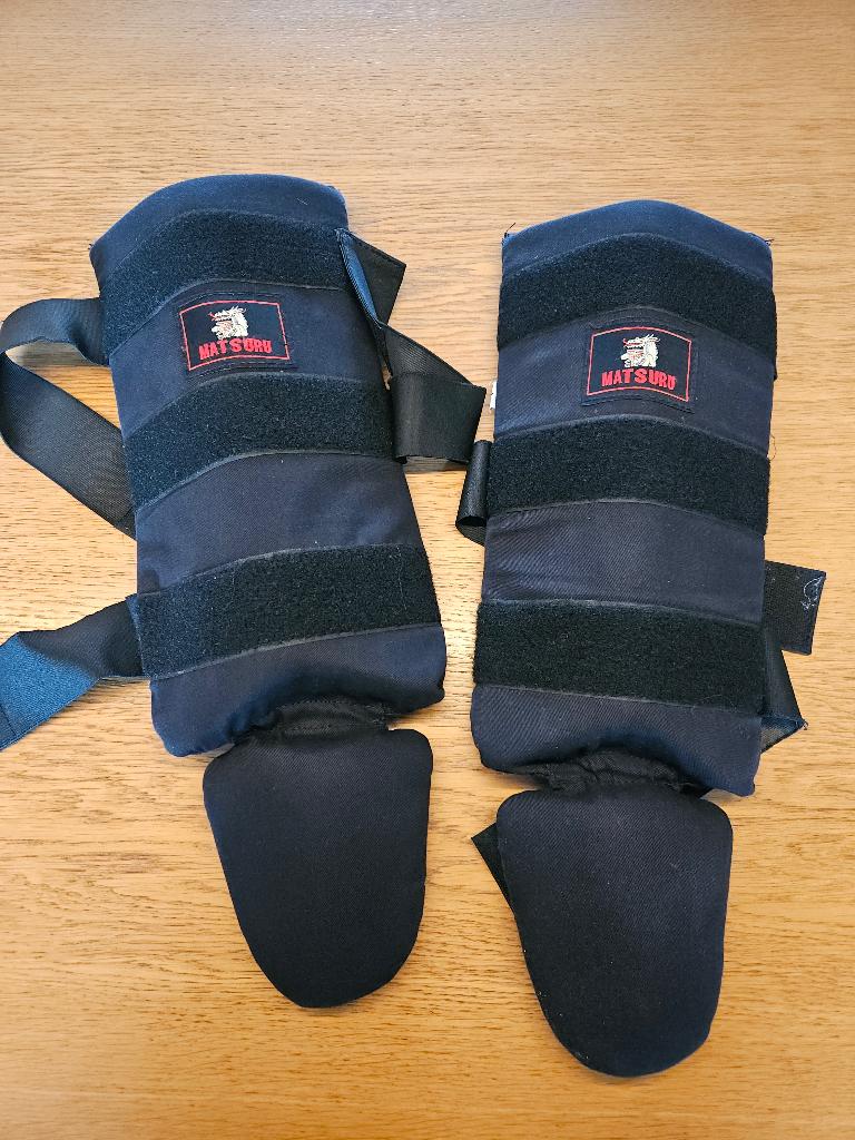 Te koop: Matsuru scheenbeschermers Krav Maga, Maat L, Ophalen of Verzenden, Overige