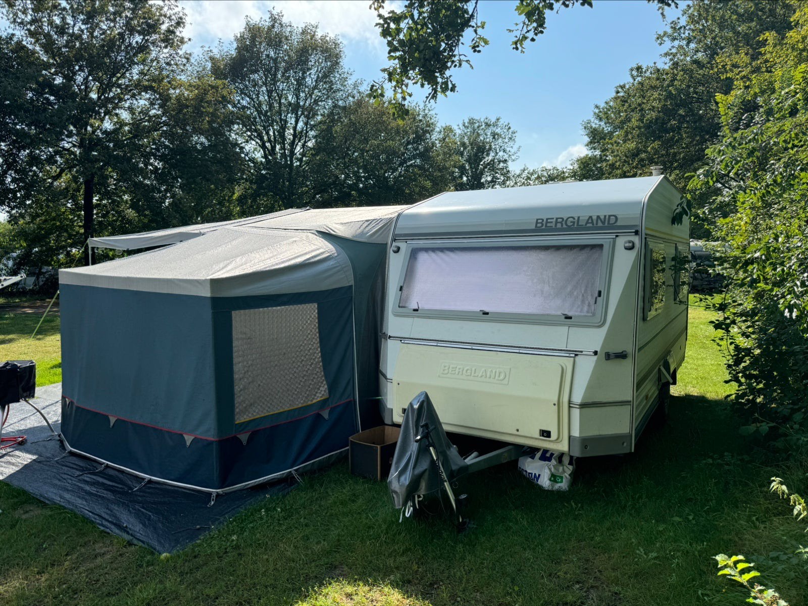 Leuke beginners Caravan Bergland! 395  voortent en slaapcab!, Hobby, Bedrijf, Treinzit, 500 - 750 kg