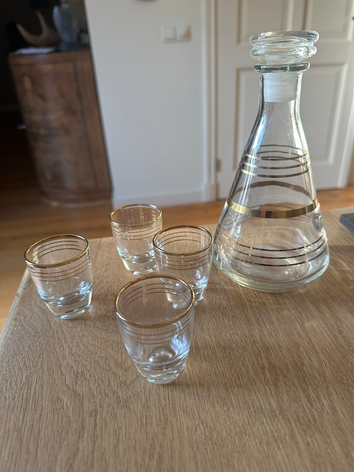 Vintage karaf met 4 borrelglaasjes - goudkleurige rand, Ophalen of Verzenden