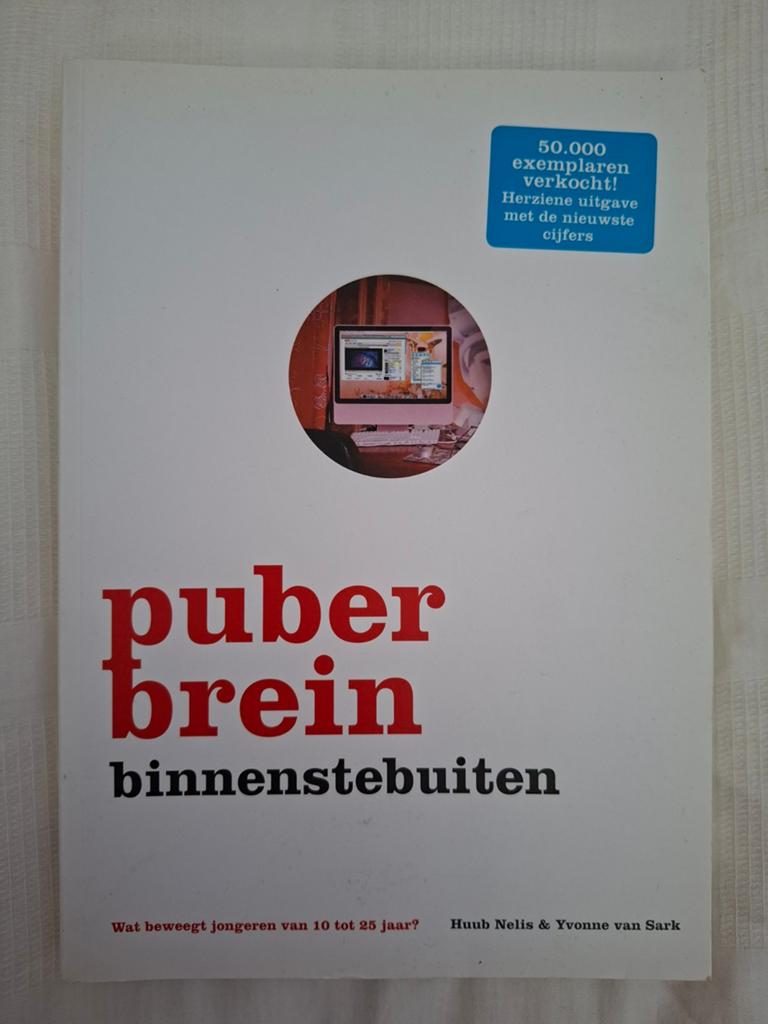 Puberbrein Binnenstebuiten - Huub Nelis & Yvonne van Sark, Ophalen of Verzenden, Gelezen, Opvoeding vanaf 10 jaar, Huub Nelis & Yvonne van Sark