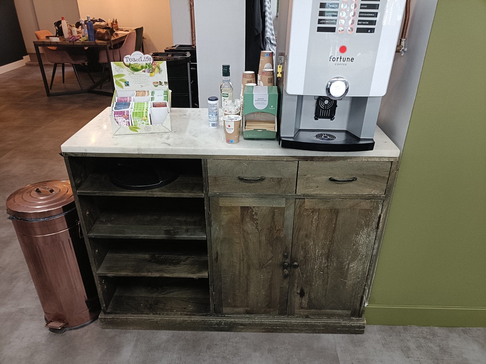 Houten dressoir met marmeren blad en opbergruimte, Huis en Inrichting, Ophalen