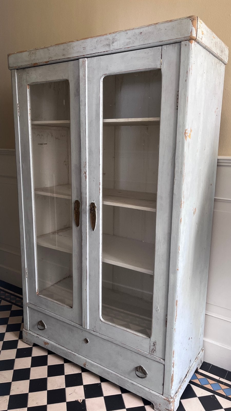 Brocante vitrine-/servieskast met glazen deuren en lade, Antiek en Kunst, Ophalen of Verzenden