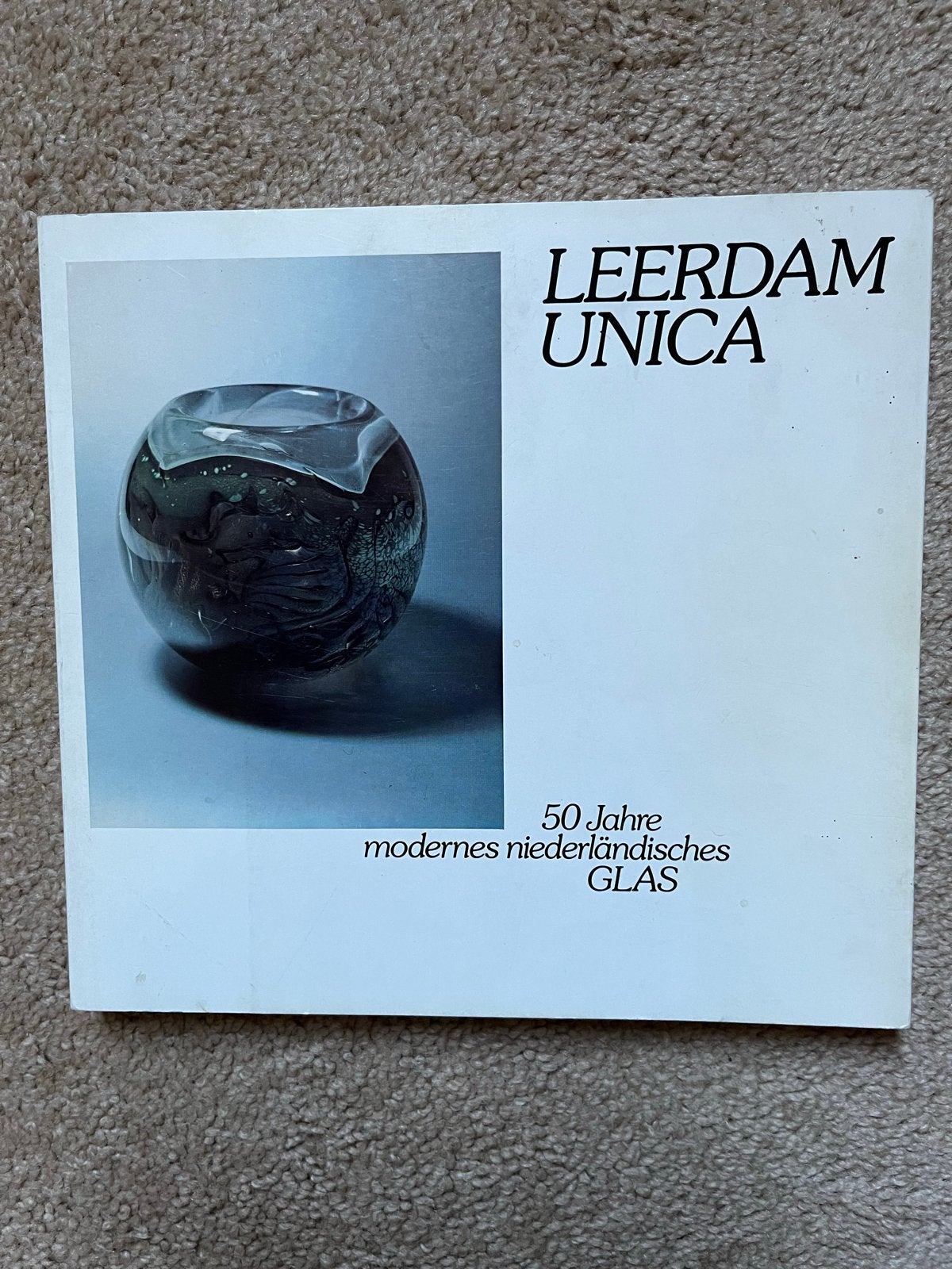 Leerdam Unica: 50 jaar modern Nederlands glas (1977), Ophalen of Verzenden, Gelezen, Overige onderwerpen