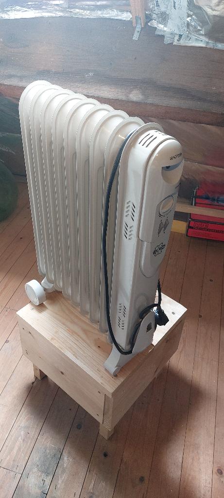 Elektrische olieradiator - weinig gebruikt, Radiator, Minder dan 60 cm, Ophalen of Verzenden, Zo goed als nieuw