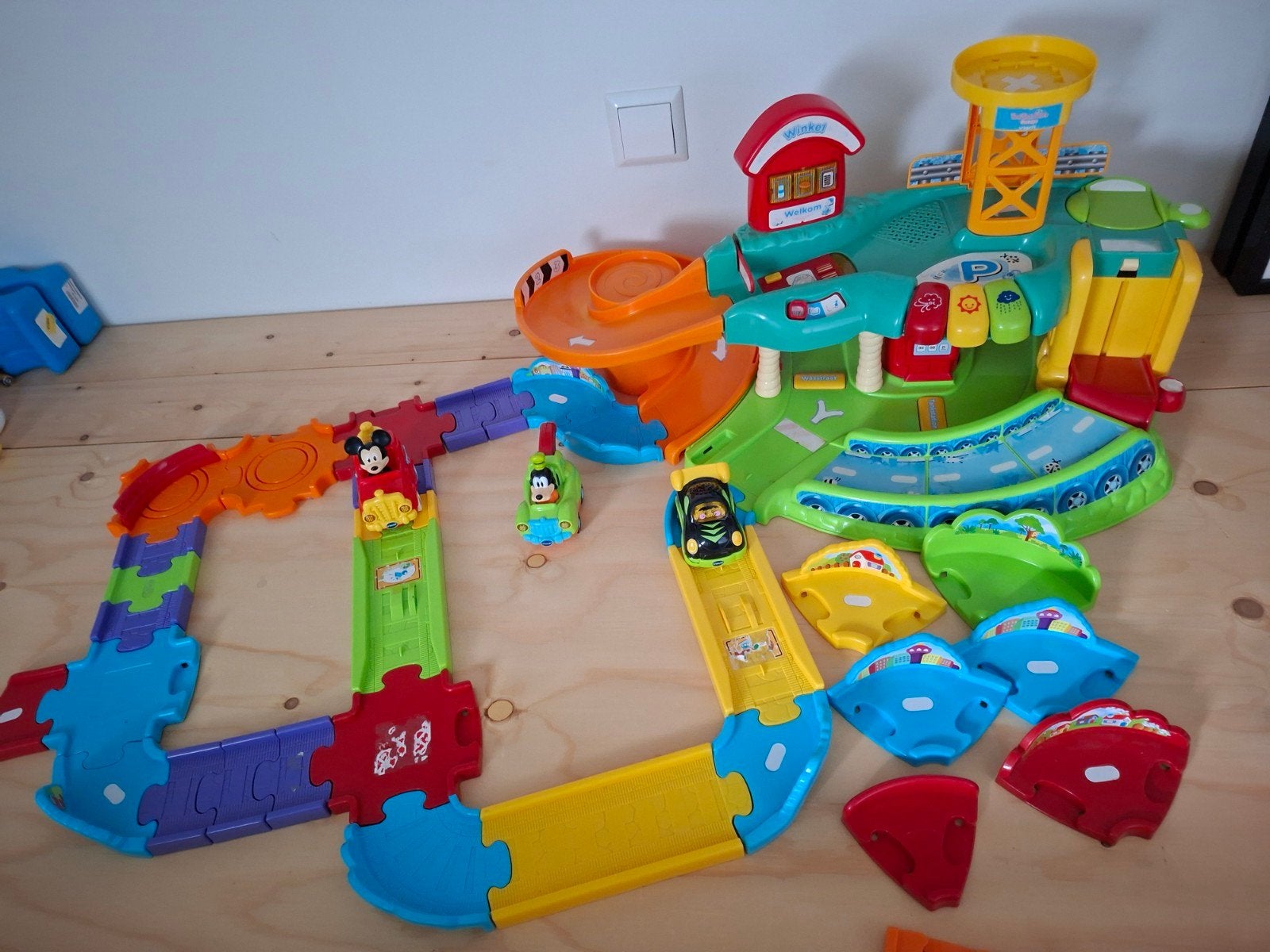 V-tech toet-toet parkeergarage extra 3 toet-toet auto's bane, Kinderen en Baby's, Ophalen, Gebruikt, 2 tot 4 jaar