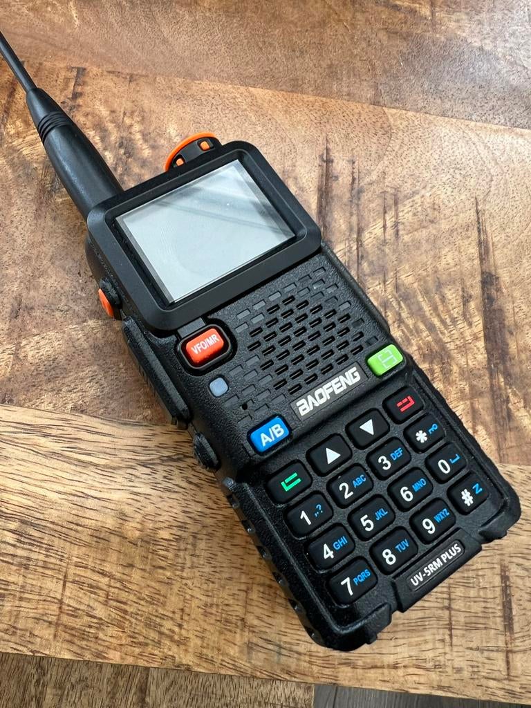 Baofeng UV-5RM PLUS GPS NIEUW Portofoon Walkie-talkie, Ophalen, 5 tot 15 km, Zo goed als nieuw, Portofoon of Walkie-talkie