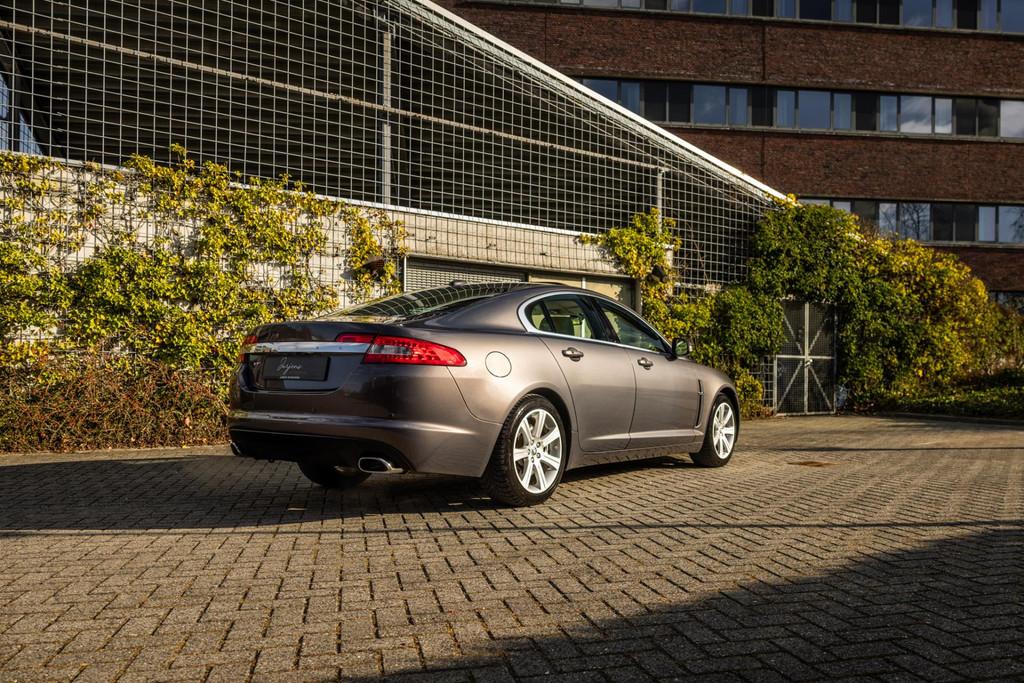 Jaguar XF 4.2 V8 Premium Luxury (298pk) Lage KM | Orig NL, Auto's, Achterwielaandrijving, Gebruikt, 8 cilinders, 1850 kg