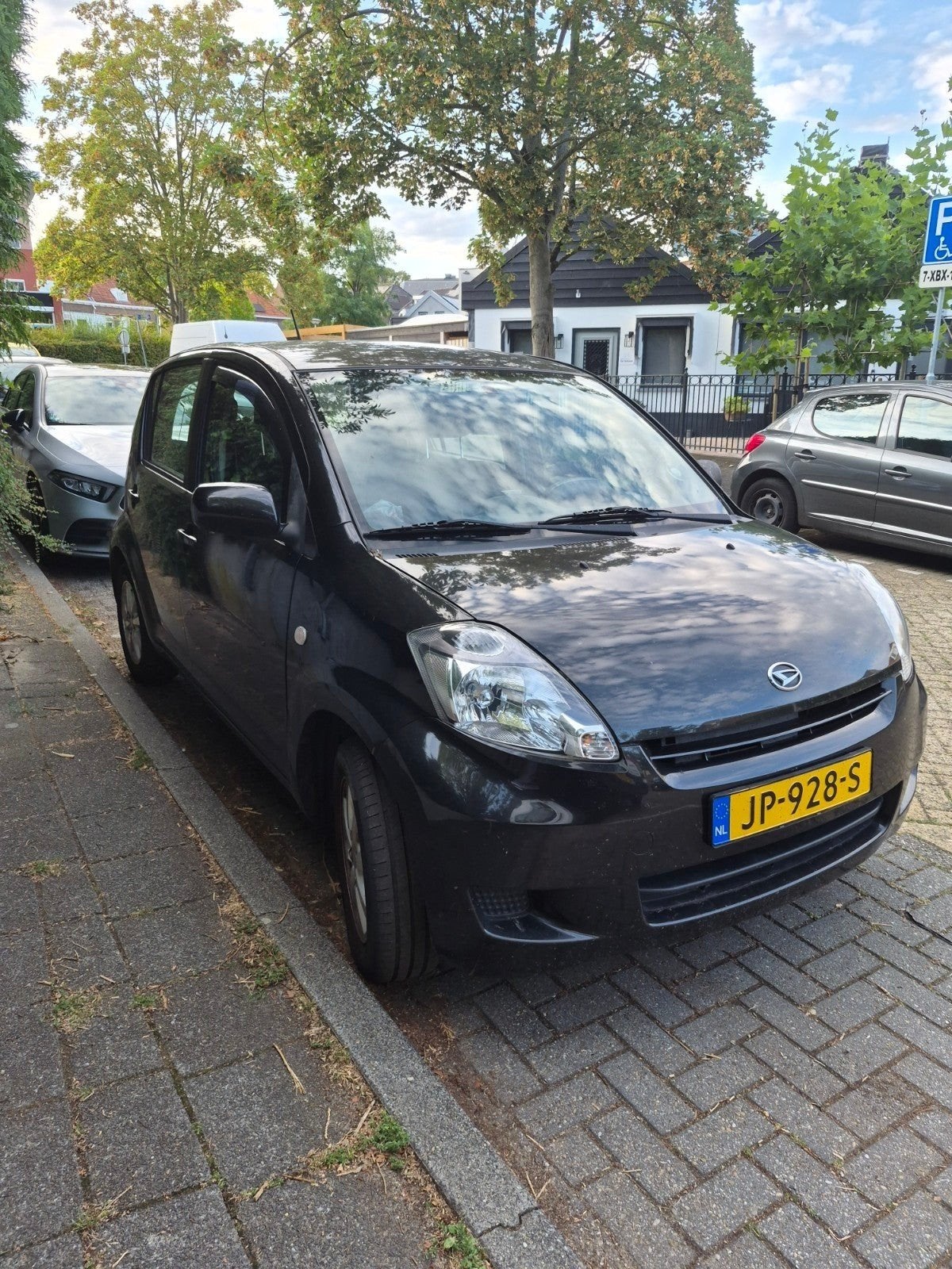 Diahatsu Sirion 1.3 zwart 2010, Auto's, Automaat, Achterwielaandrijving, 54 pk, 18 €/maand