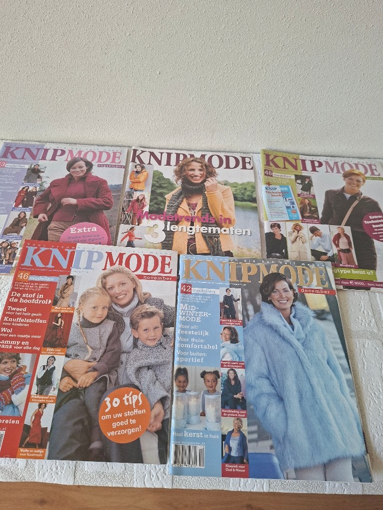 Knipmode 4x + bijlage uit 2002 voor zelf maken van kleding, Ophalen of Verzenden, Zo goed als nieuw, Vrouw, Knipmode