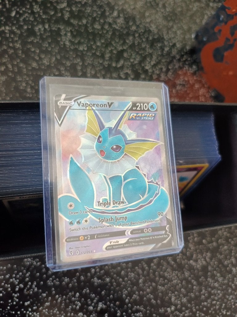Vaporeon v, Ophalen of Verzenden, Zo goed als nieuw, Losse kaart, Foil