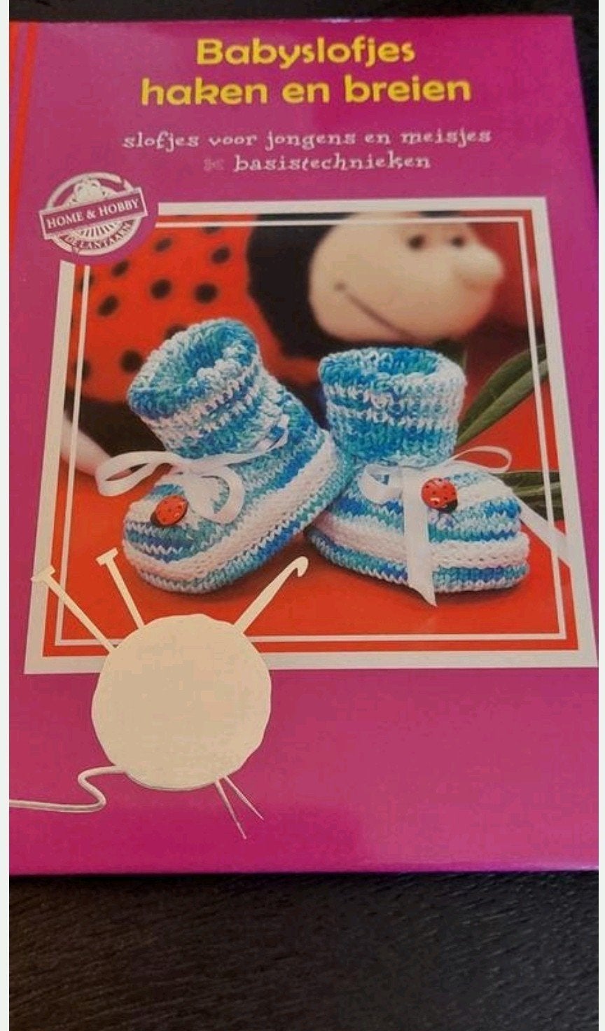 PATROON BOEK HAKEN/ BREIEN BABY SLOFJES + cadeautjes haken, Ophalen of Verzenden, Zo goed als nieuw, Breien of Haken, Patroon of Boek