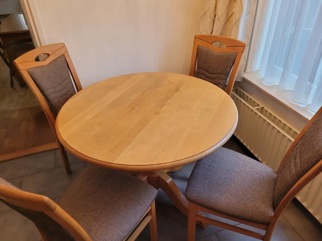 Nette ronde eiken tafel met 4 stoelen, Ophalen, 4 tot 6 stoelen