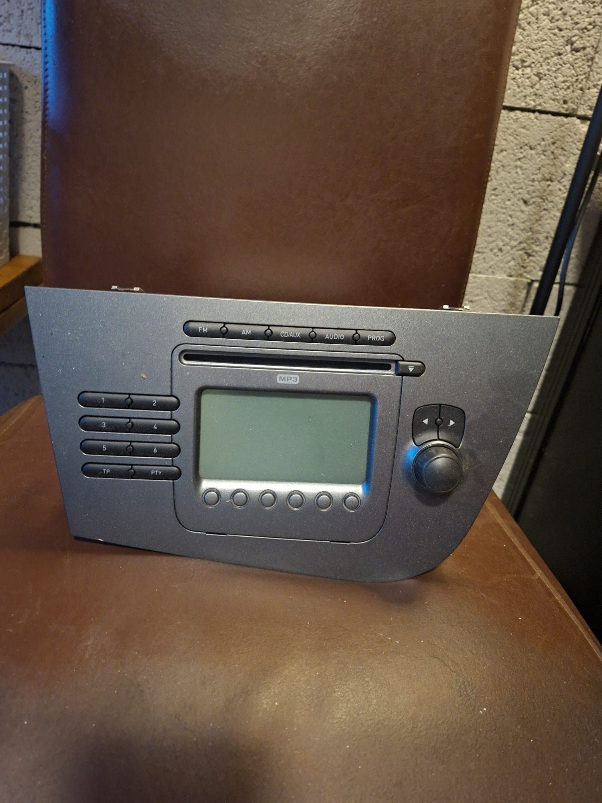 Seat Leon (standaard) Autoradio met CD/MP3-speler, Ophalen, Gebruikt