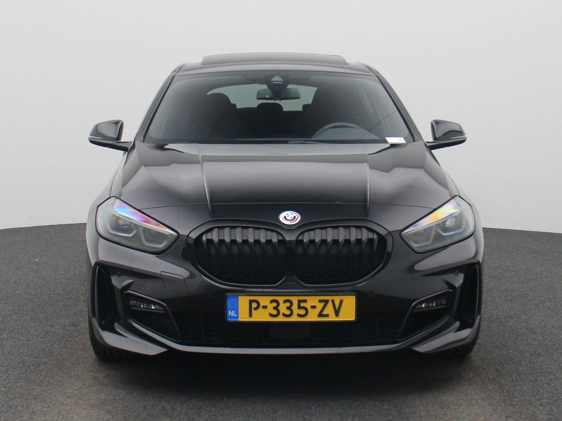 BMW 1-serie 120i Business Edition | M Sport / BMW M 50 Jahre, Auto's, BMW, Gebruikt, 4 cilinders, Zwart, Bedrijf