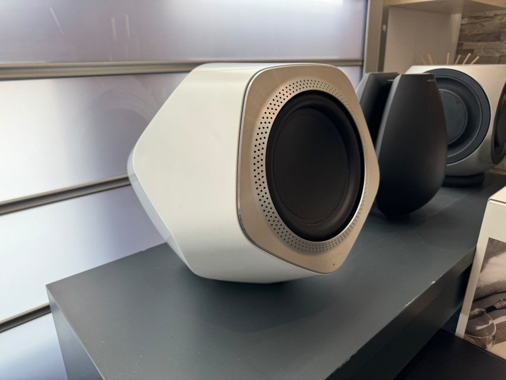 Beolab 19 subwoofer (wit + alu ringen) | B&O Bang en Olufsen, Audio, Tv en Foto, Subwoofer, Info@bang-olufsen.dk, Zo goed als nieuw