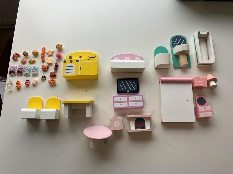 Houten poppenhuis meubels en accessoires set, Ophalen of Verzenden, Gebruikt, Toebehoren