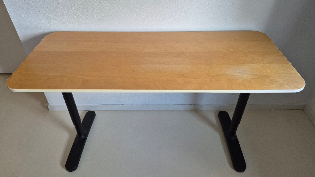 IKEA Bekant bureau in hoogte verstelbaar 140x60, Ophalen, Hout, Zo goed als nieuw, IKEA