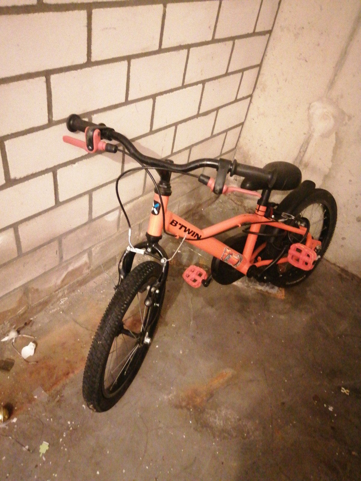 B'TWIN kinderfiets - Achterrem blokkeert, zachte banden, Ophalen, B'TWIN, Velgrem, 16 tot 20 inch